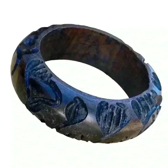 Carved wood bangle bracelet - Picture 3 of 4